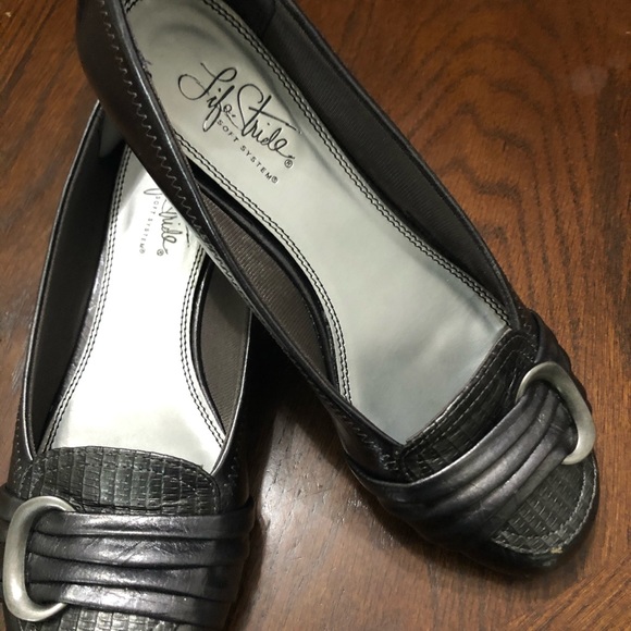 7.5 Steel grey flats - Picture 2 of 3